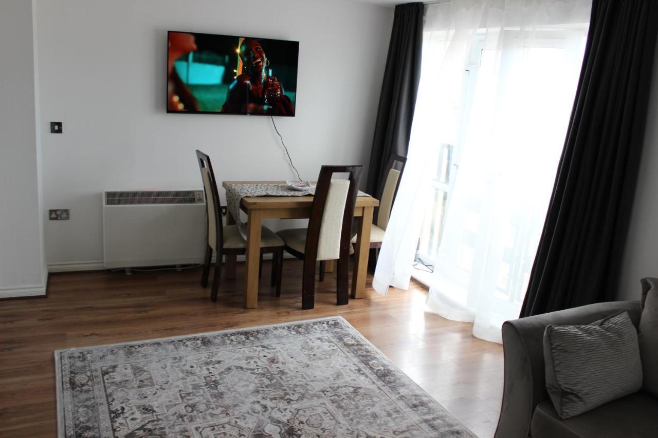 Lovely 2-Bedroom, 1 Bathroom Home, Sleeps 4 London Exterior photo