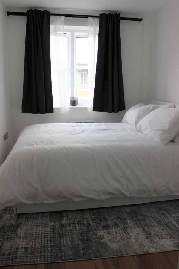 Lovely 2-Bedroom, 1 Bathroom Home, Sleeps 4 London Exterior photo