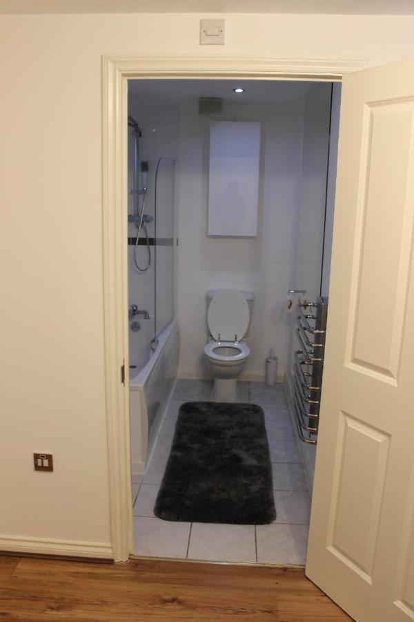 Lovely 2-Bedroom, 1 Bathroom Home, Sleeps 4 London Exterior photo