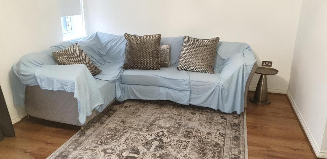 Lovely 2-Bedroom, 1 Bathroom Home, Sleeps 4 London Exterior photo